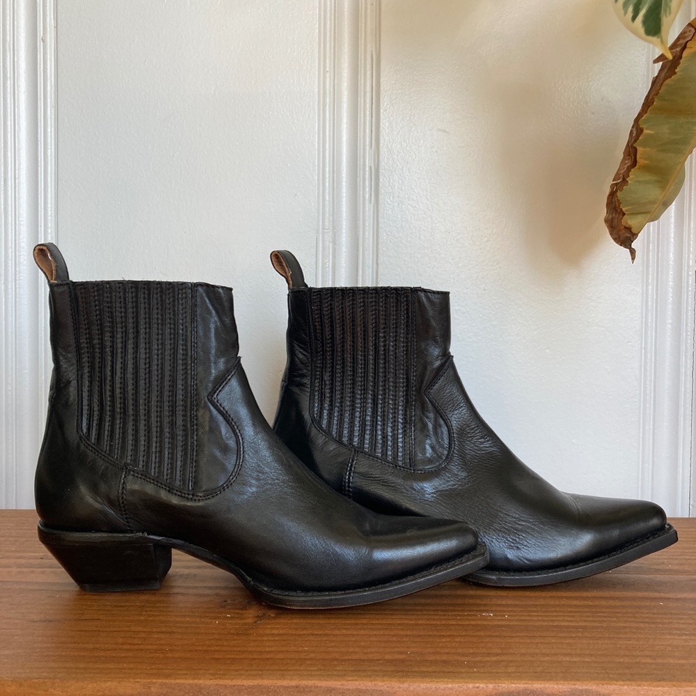 Frye Sacha Chelsea Western Bootie (Black, Size 8.5)